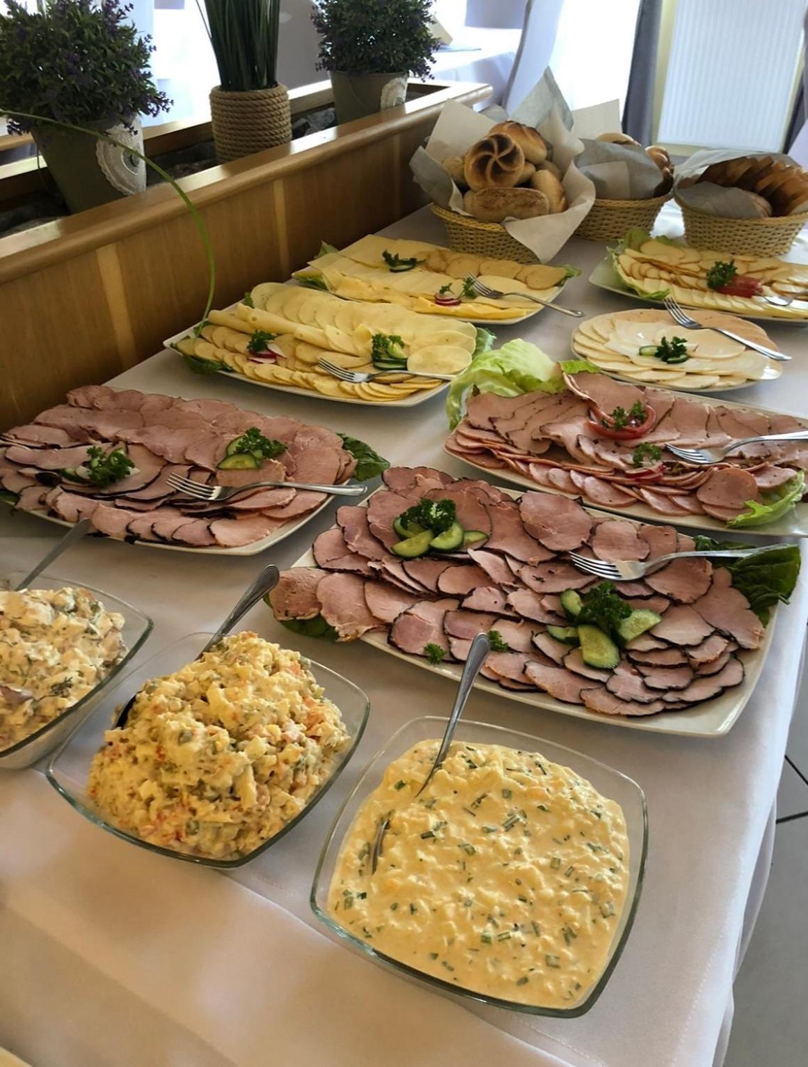 Osrodek Szkoleniowo Wypoczynkowy Roznow酒店 外观 照片
